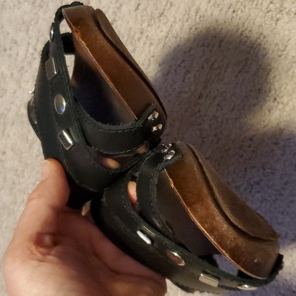 A GIANNETTI Studded Leather Sandals - Picture 12 of 13